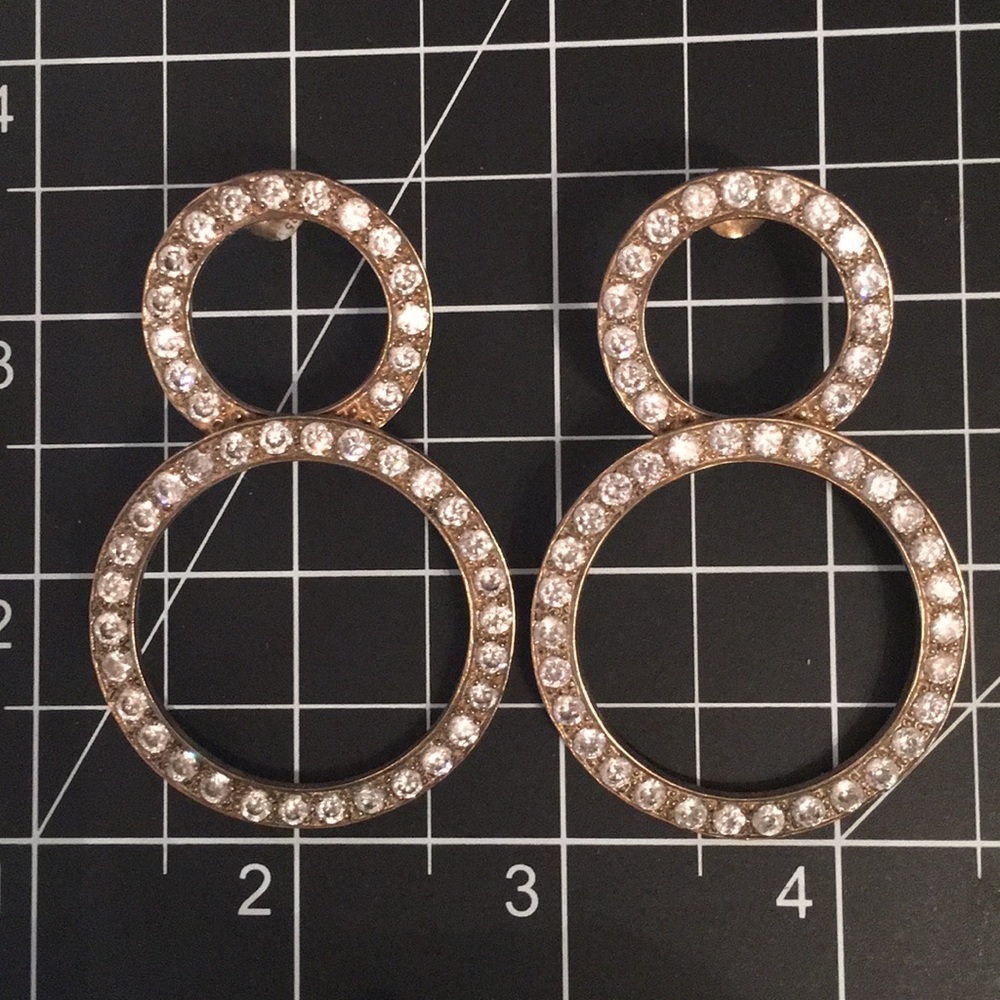 Earrings with Swarovski crystals figure 8 shape